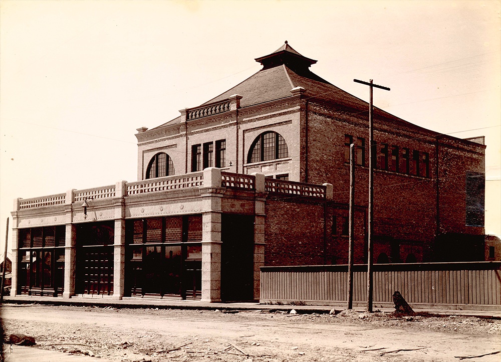The CPR built this huge and opulent opera house here in 1891 as an anchor for the new downtown. (Vancouver Archives)