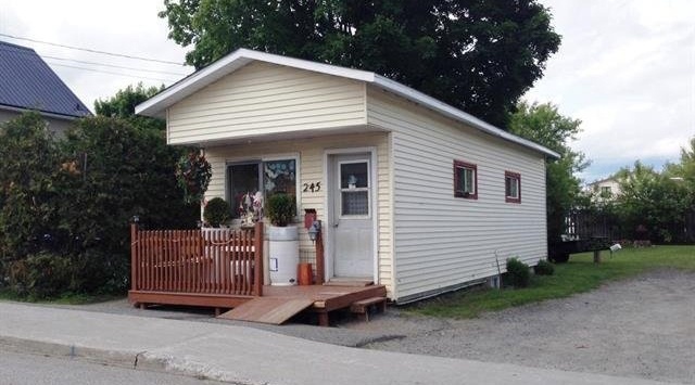 245 Rue Sainte-Marie, Magog, QC (Bernard Gelinas/ReMax)