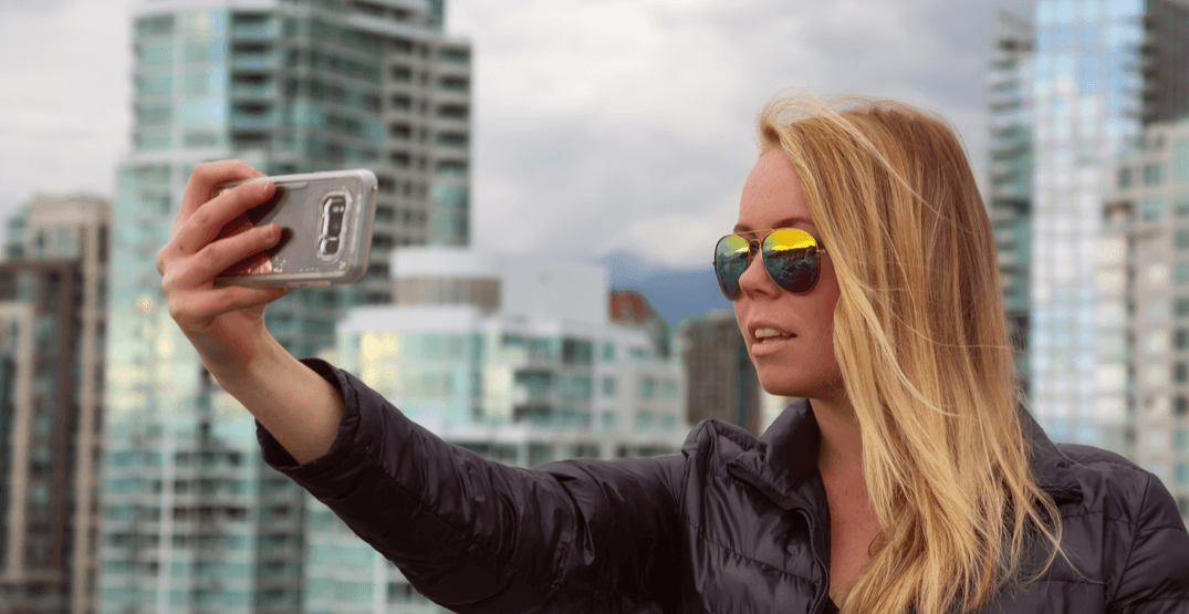 Experts call for 'no selfie zones' to prevent deaths at popular tourist