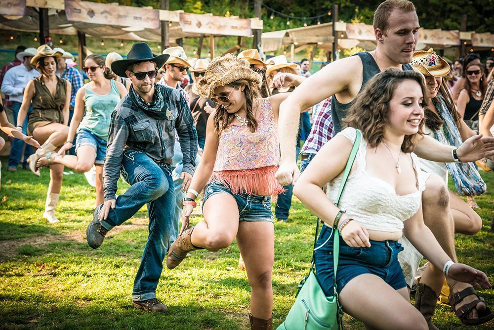 Some serious linedancing at Unbuckled 2015 (Unbuckled)