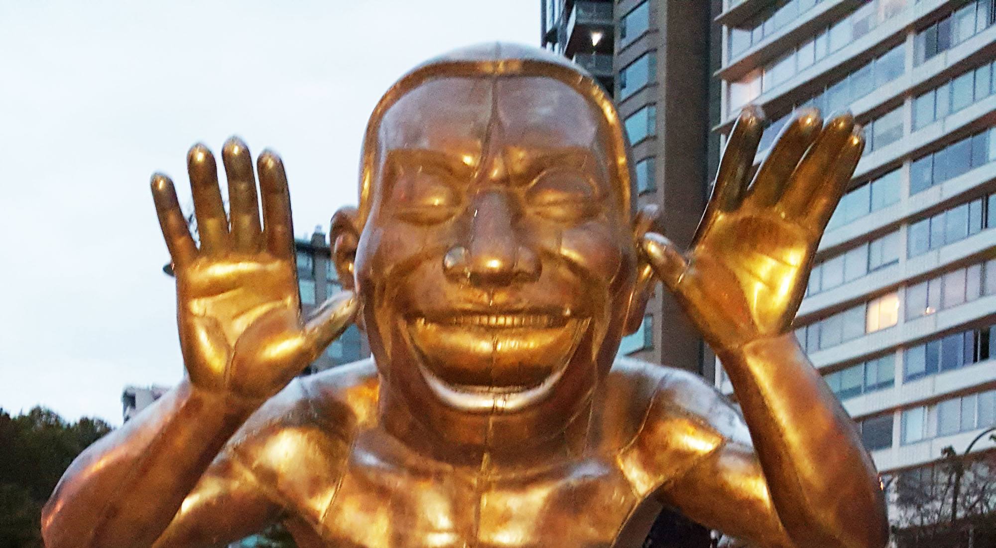 Vancouver's laughing statue gets custom fitted jeans