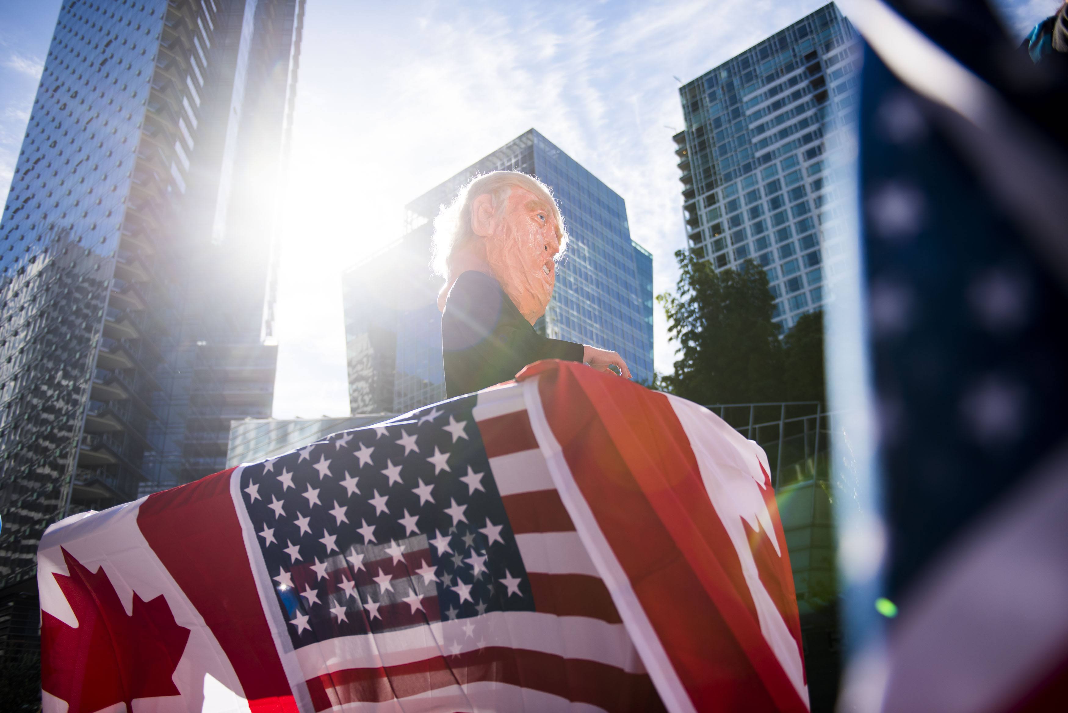 A flat bed “Stop Trump” truck sits outside the new Trump Tower in downtown Vancouver organized by Avaaz to launch a major new campaign to mobilise American expats across Canada to register and vote, in Vancouver, B.C. on Wednesday, October 5, 2016. (THE CANADIAN PRESS IMAGES/Jimmy Jeong)