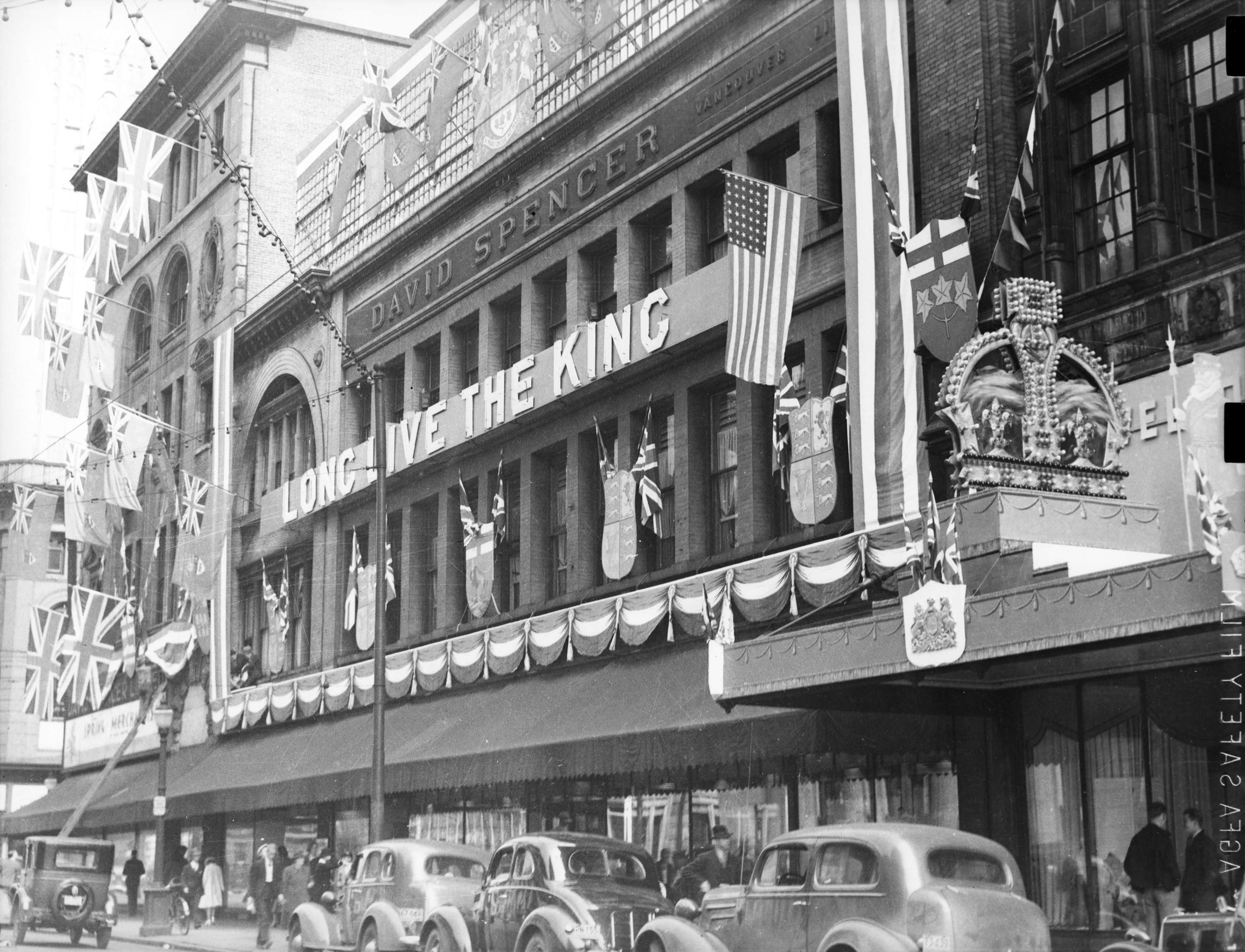 Spencer's Department Store decorated for visit of King George VI and Queen Elizabeth in 1939 (Vancouver Committee for the Reception of their Majesties)