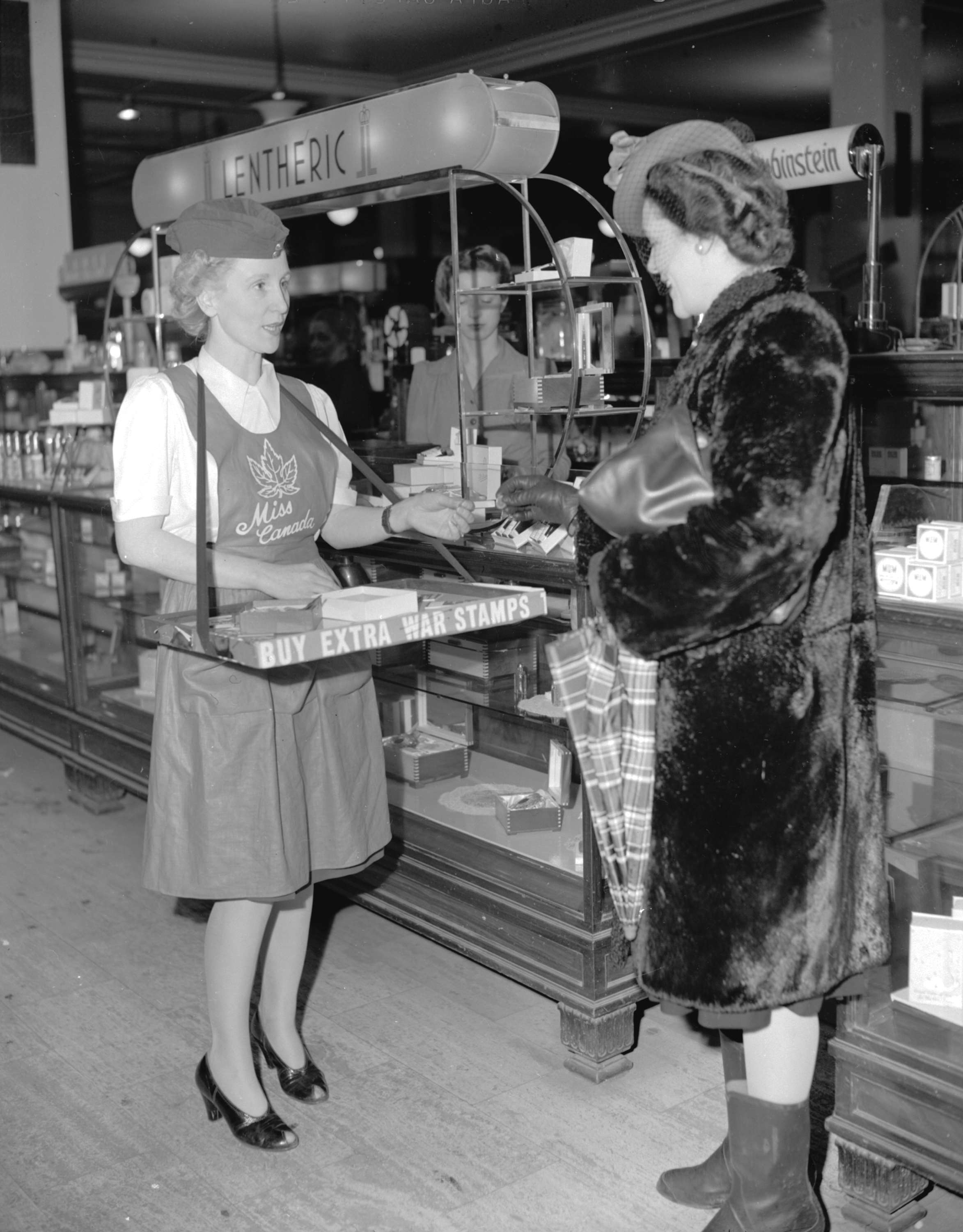 A saleswoman speaking to a customer at Spencer's Department Store in 1944 (Donn Williams)