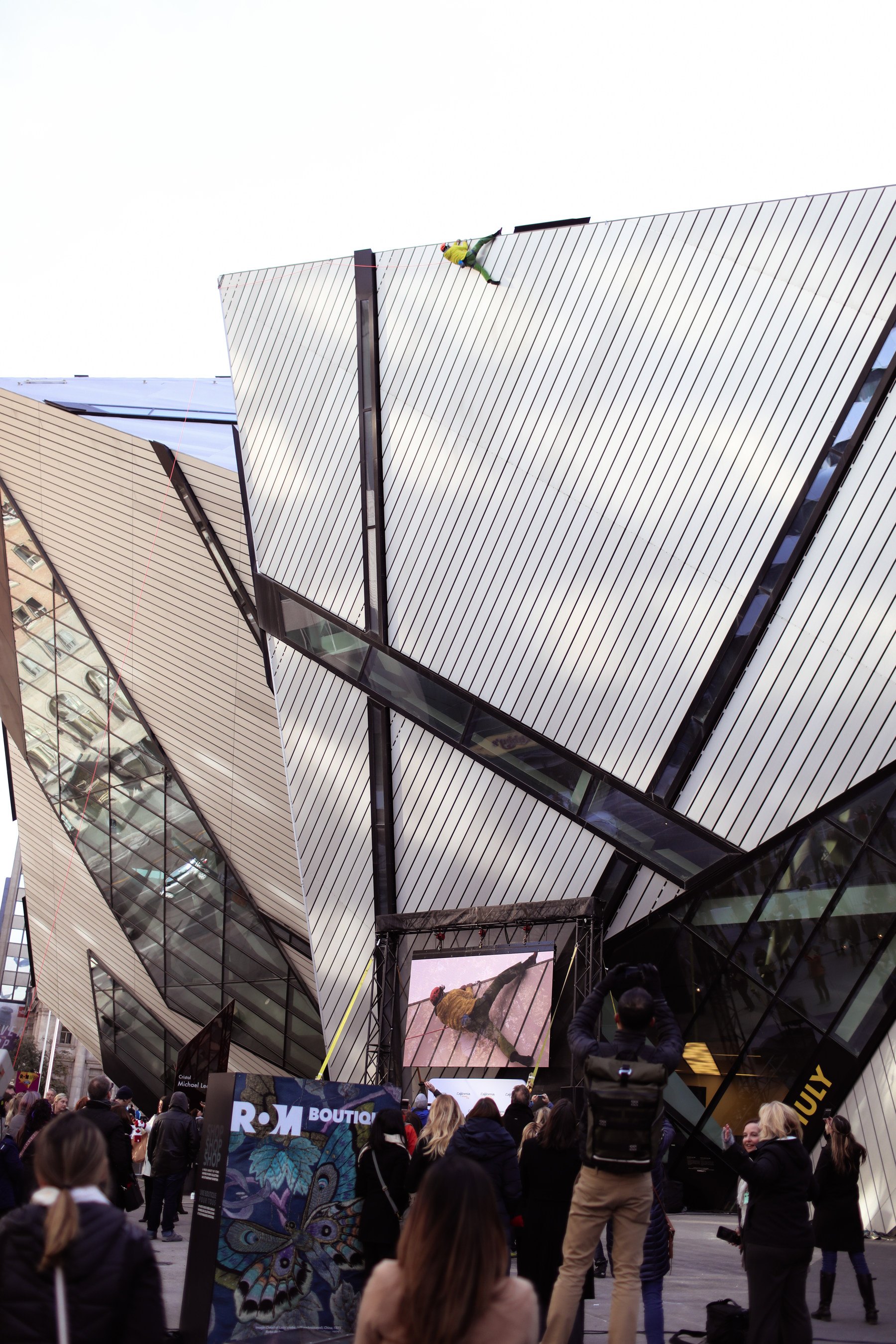 California climber Kevin Jorgeson reaches new heights atop the Royal Ontario Museum (CNW Group/Visit California)