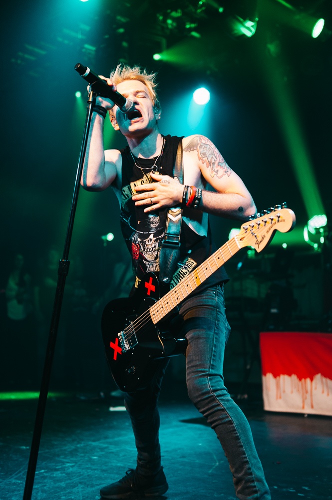 Concert Review: Sum 41 frontman comes back to life in Vancouver (PHOTOS ...