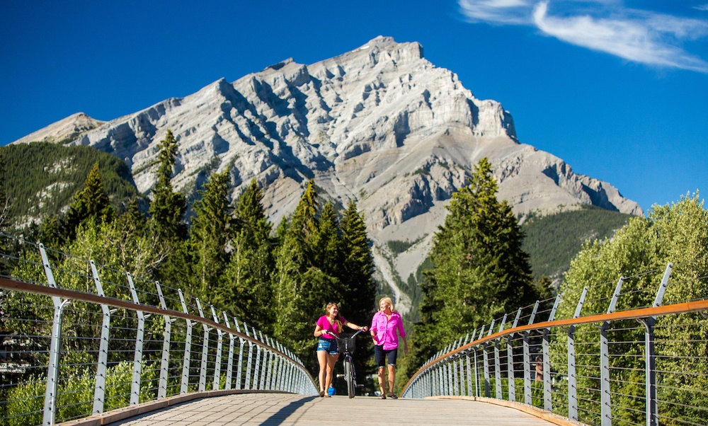 Image: Banff Lake Louise Tourism / Paul Zizka Photography