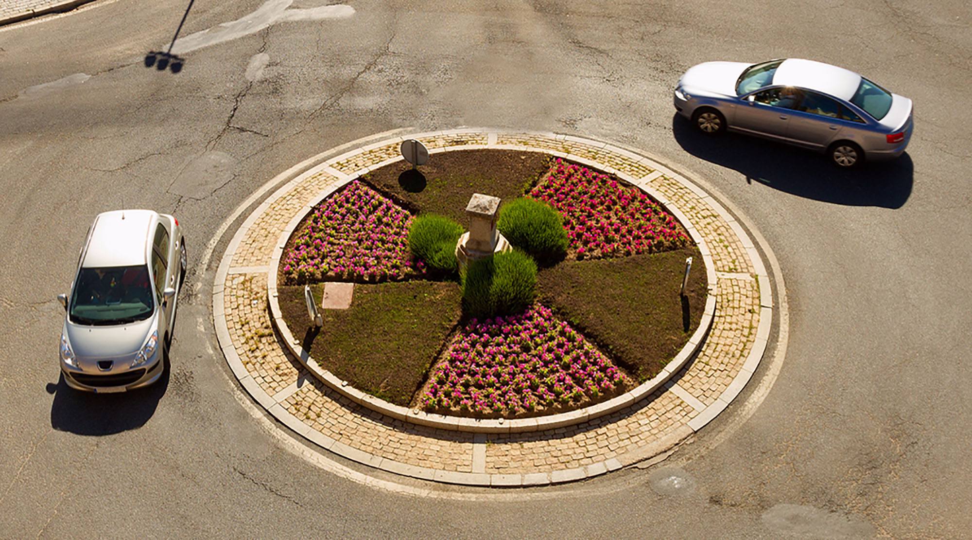 Traffic circle roundabout (nacroba/Shutterstock)