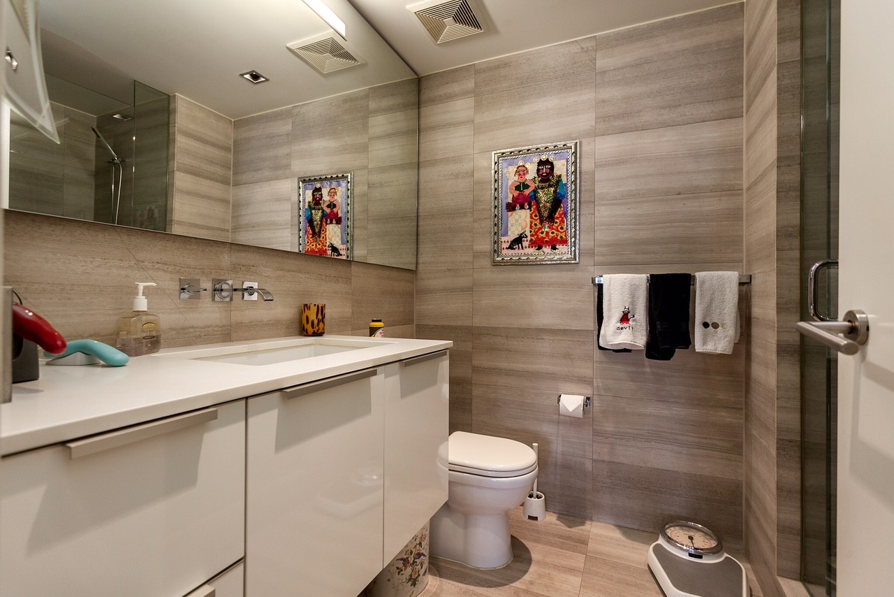 One of three washrooms in the apartment(Angell Hasman & Associates (Eric Christiansen) Realty Ltd)