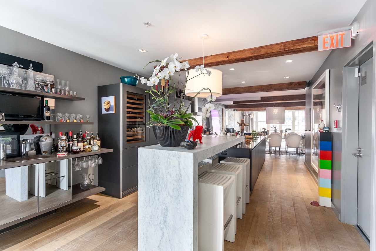 A large island sits in the middle of the kitchen (Angell Hasman & Associates (Eric Christiansen) Realty Ltd)