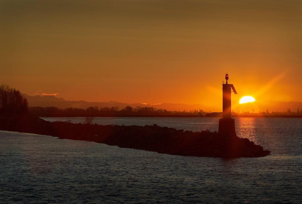 A sunrise in Richmond (Max Lindenthaler/Shutterstock)