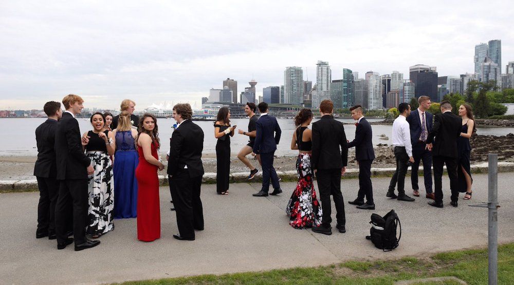 Trudeau photobombs prom moment during Vancouver run