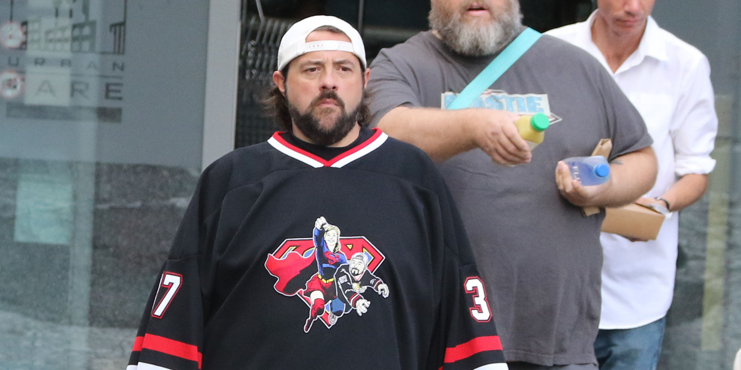 Kevin Smith directs 'Supergirl' in Vancouver (PHOTOS)
