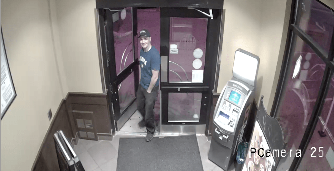 2 men tried to pull an ATM out of Calgary Boston Pizza (VIDEO)