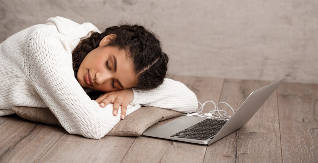 A third of Canadians are not getting enough sleep (REPORT)