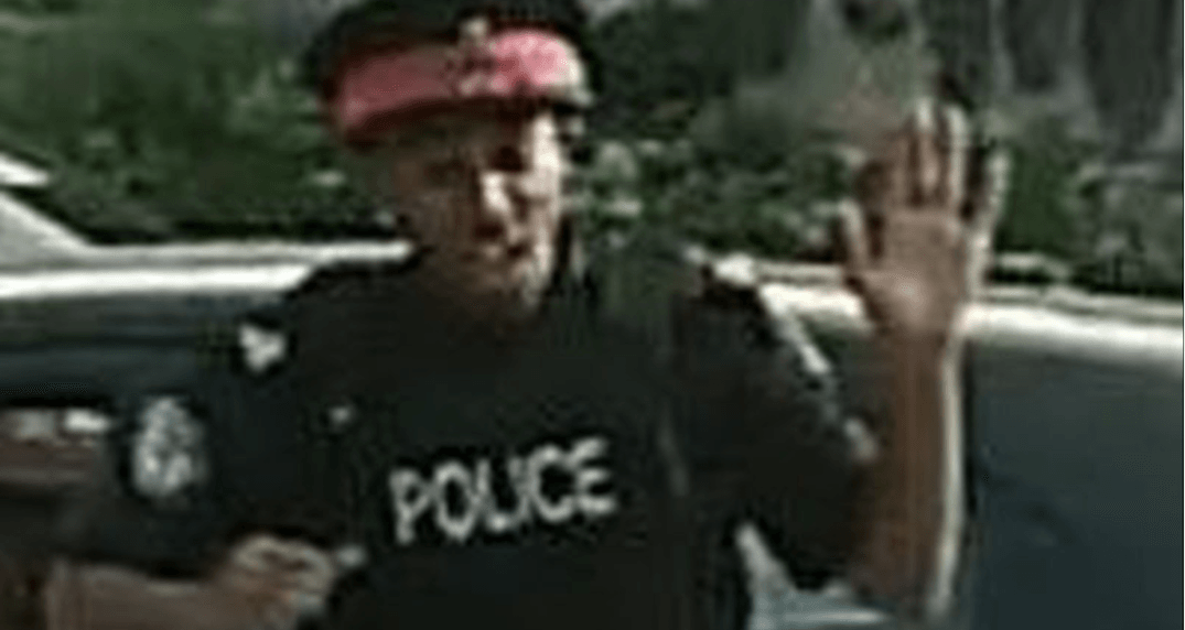 Police looking for fake Toronto cop whose dancing caused an accident (VIDEO)