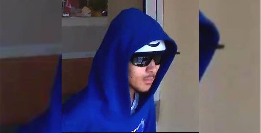 Toronto police looking for 'shoeless' bank robber (PHOTO)