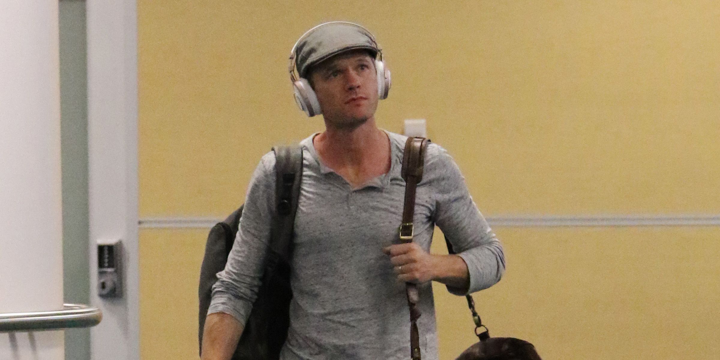 Neil Patrick Harris flies into Vancouver to continue filming Lemony Snicket (PHOTOS)