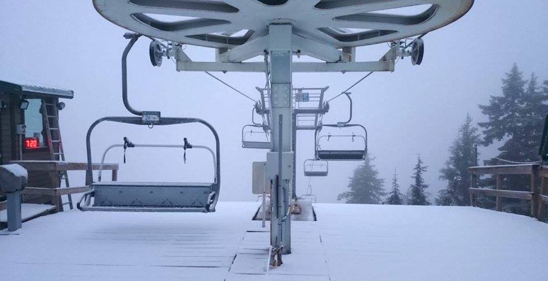 Grouse Mountain got its first dusting of snow today (PHOTOS)