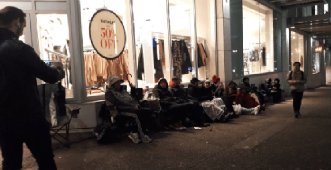 Apple enthusiasts line up overnight for iPhone X release in Vancouver (PHOTOS)