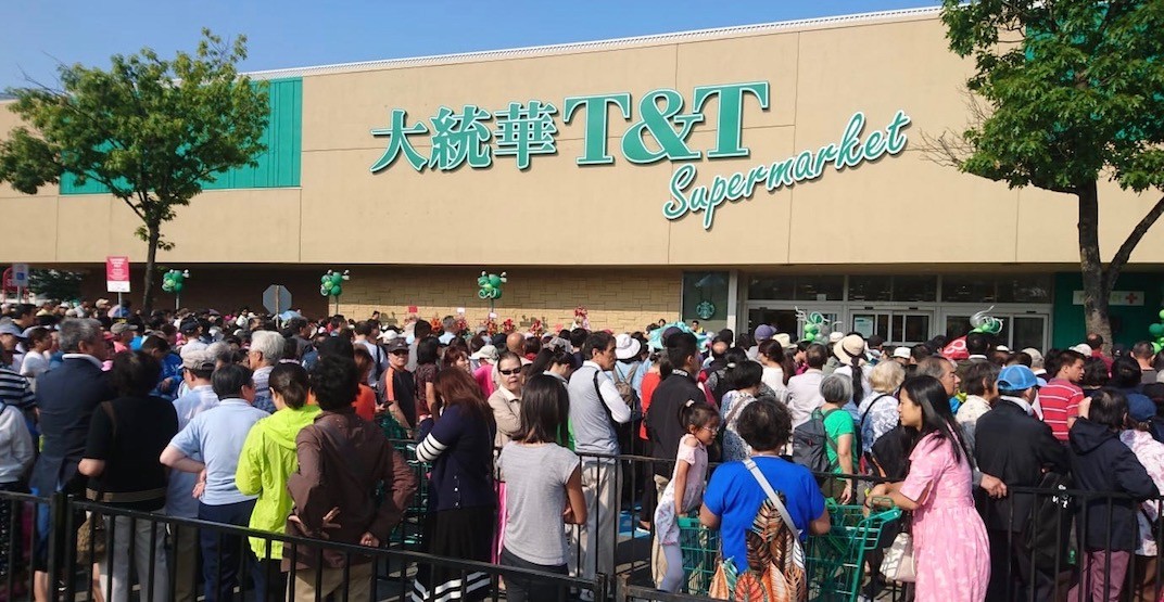 The opening lines were HUGE for Canada's largest T & T Supermarket in Richmond (PHOTOS)