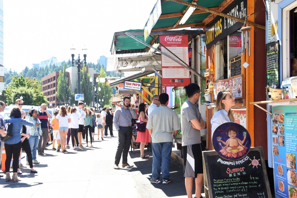 Portland food carts (Tpt / Shutterstock.com)