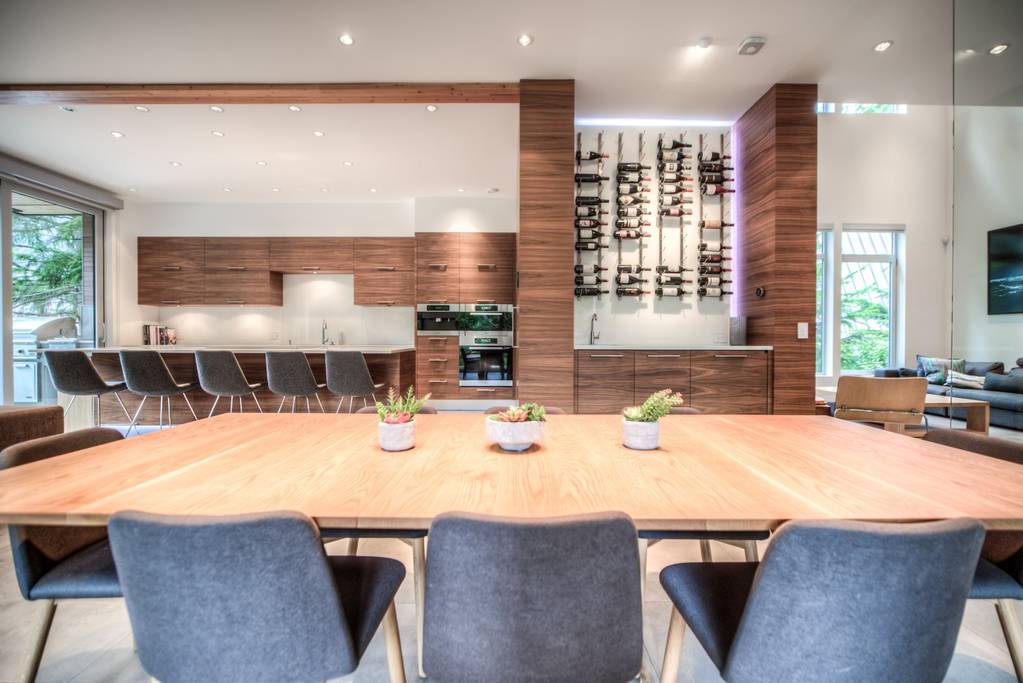 https://www.airbnb.ca/rooms/15757700?location=Whistler%2C%20Canada&adults=8&children=0&infants=0&check_in=2018-11-17&check_out=2018-11-20&s=UyPHX3kz