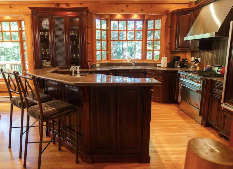 https://www.airbnb.ca/rooms/21850120?location=Whistler%2C%20Canada&adults=8&children=0&infants=0&check_in=2018-11-17&check_out=2018-11-20&s=UyPHX3kz