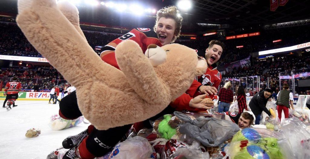 calgary hitmen teddy bear toss