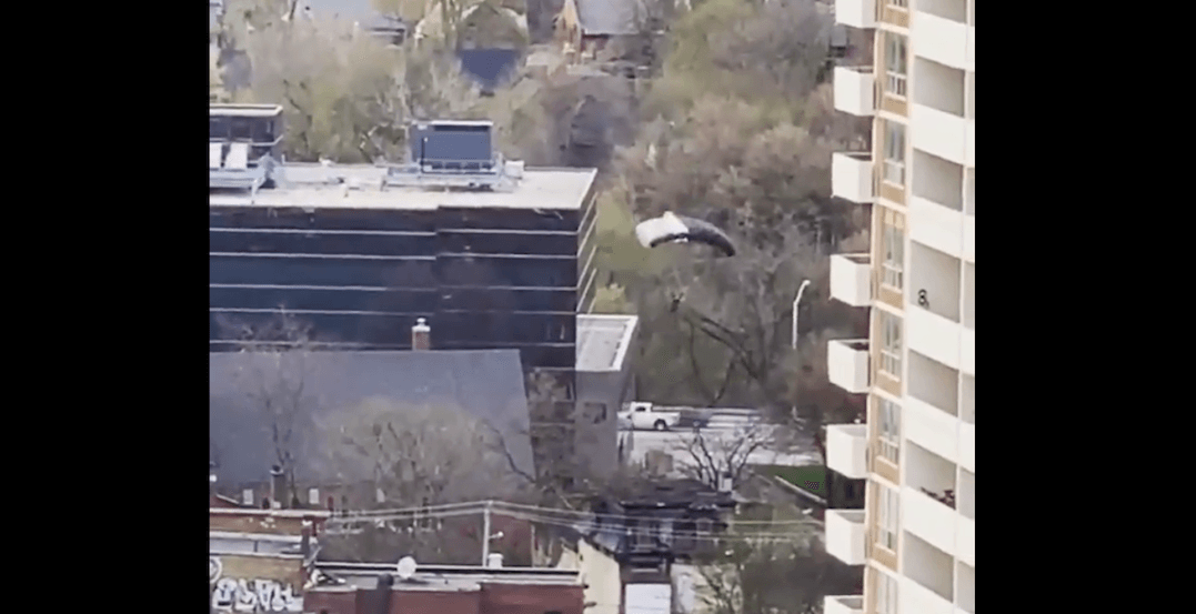 Person spotted parachuting into Toronto park on the weekend (VIDEO)