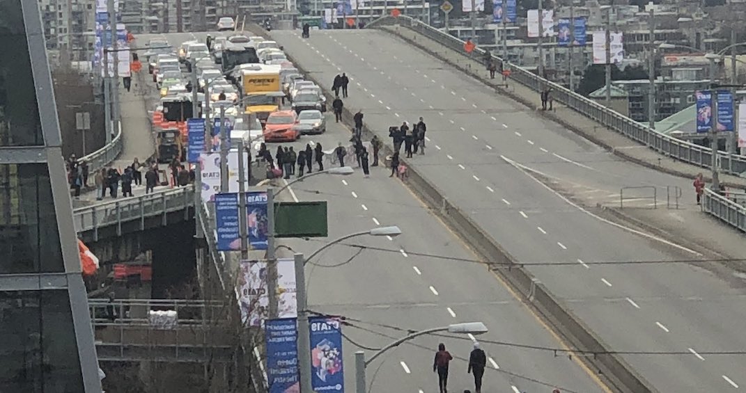 Wet’suwet’en demonstrations shut down Granville Street Bridge