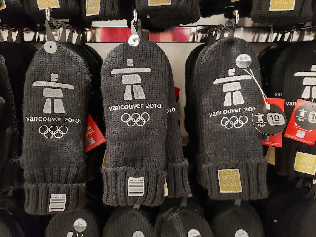 vancouver 2010 black olympic mittens