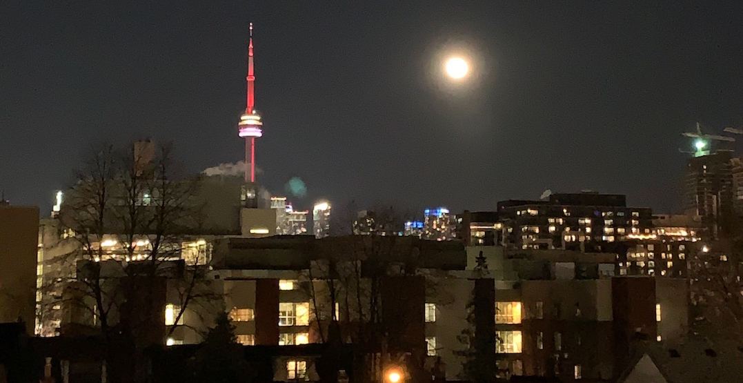 A gorgeous supermoon rose over Toronto last night (PHOTOS)