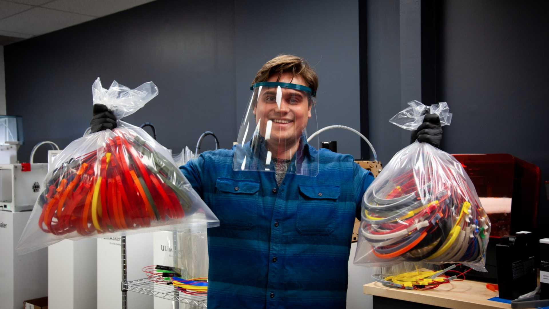 Des bibliothécaires consacrent leurs imprimantes 3D pour créer des EPI gratuits pour les travailleurs de première ligne