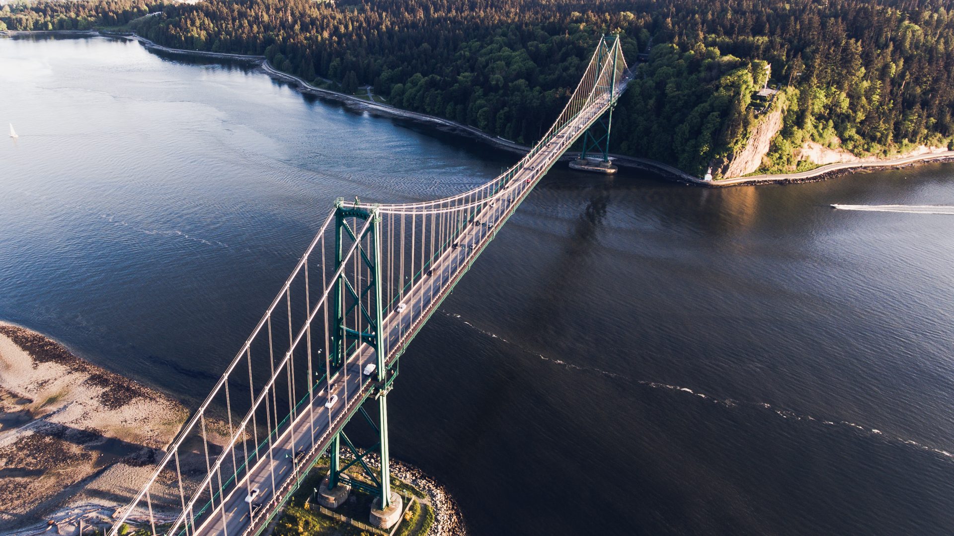 Vancouver Police helped rescue paddleboarders by Lions Gate Bridge