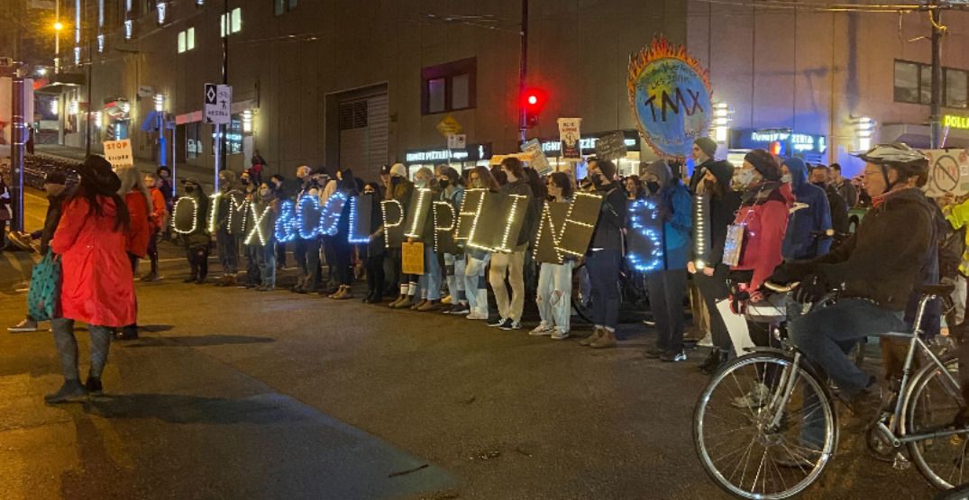 Downtown Vancouver pipeline protest causes traffic chaos (PHOTOS)