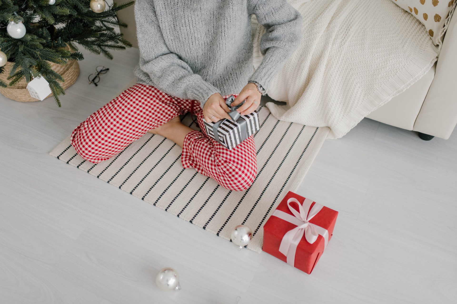 4 ways to decorate for the holidays that suits your home style