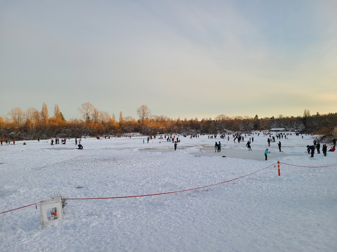 trout lake vancouver ice skating december 31 2021