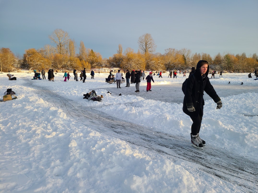 trout lake vancouver ice skating december 31 2021