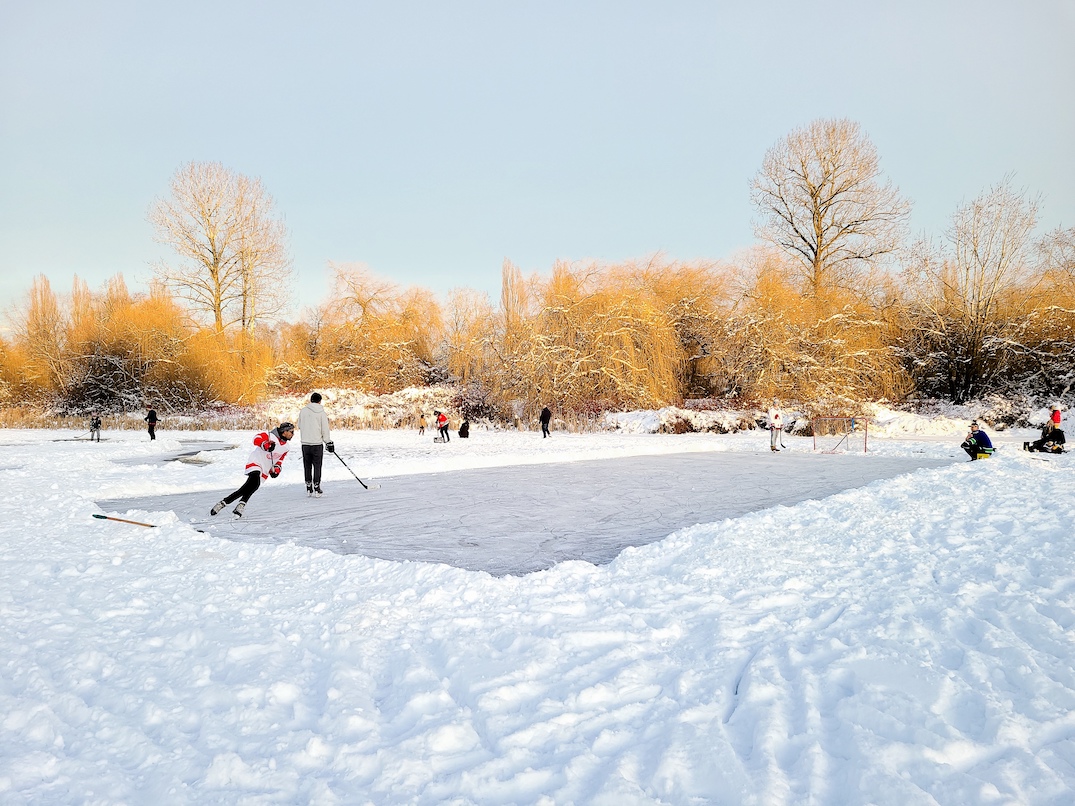 trout lake vancouver ice skating december 31 2021