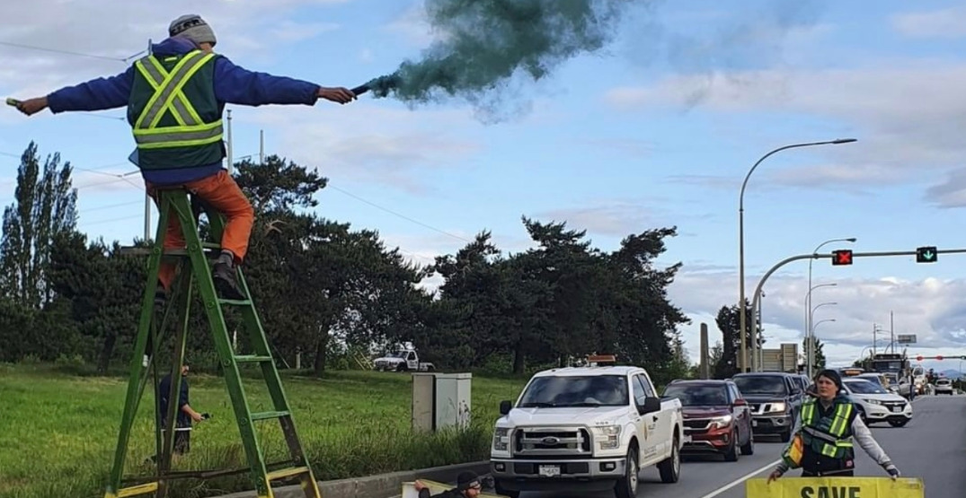 Nine activists arrested following rush hour blockades in Metro Vancouver