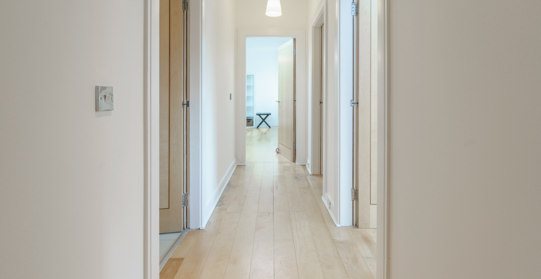 Kid in the hall: Live in someone’s apartment hallway in Toronto for just $500 (PHOTO)