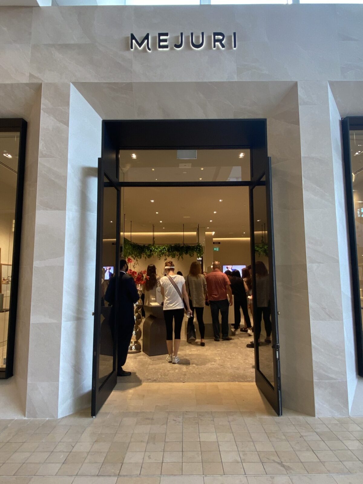 a-look-inside-mejuri-s-new-yorkdale-store-photos-urbanized