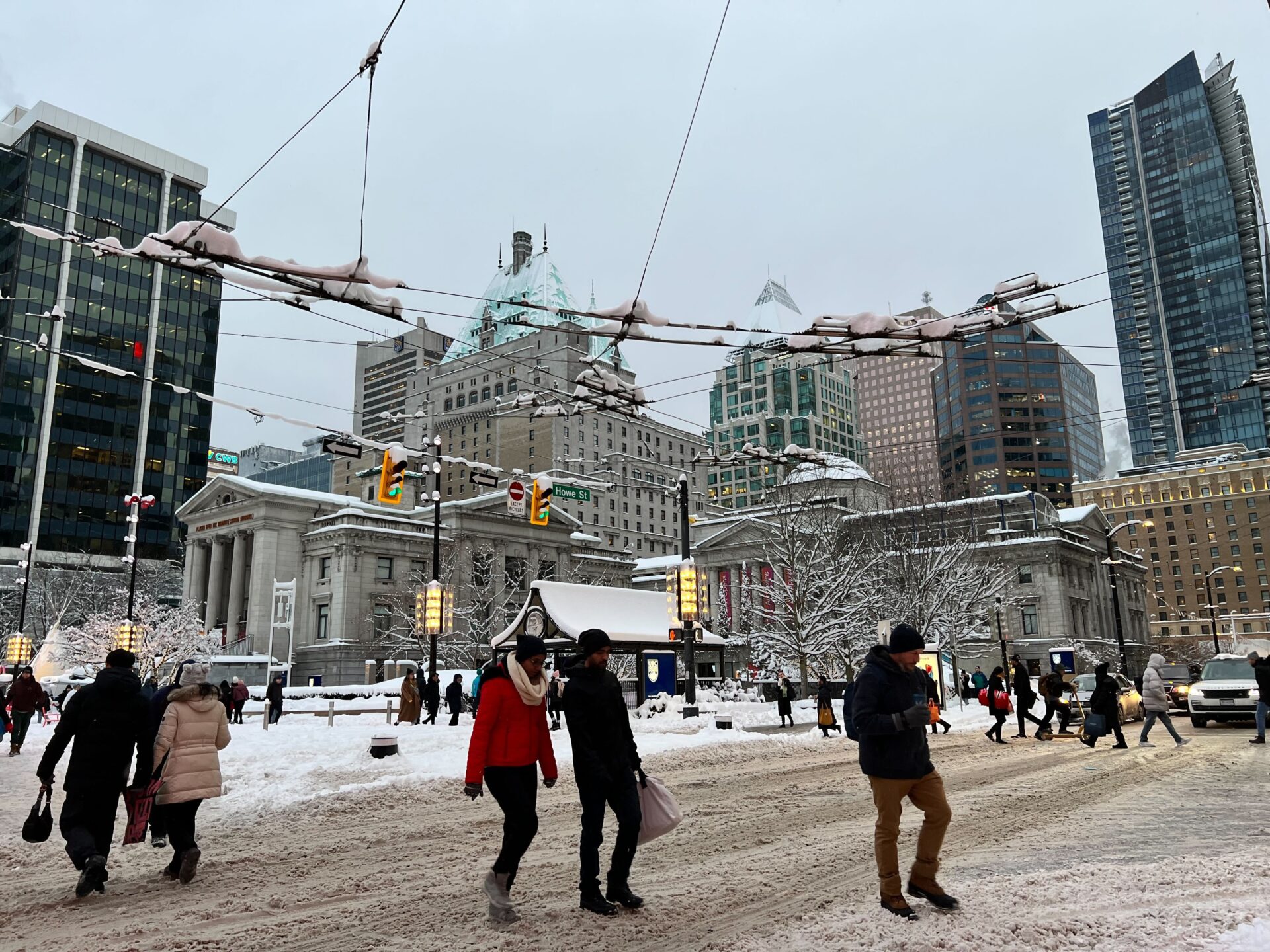 downtown-vancouver-still-looks-like-a-mess-from-the-snow-photos