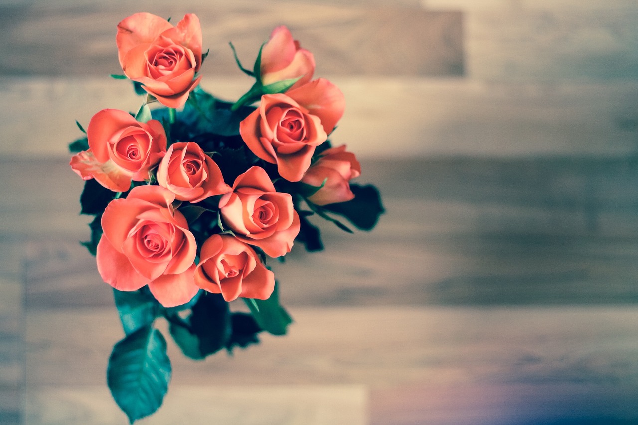 Image: Roses on table via Pixabay