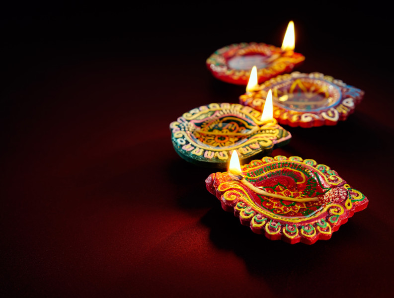 Image: Diwali clay lantern / Shutterstock