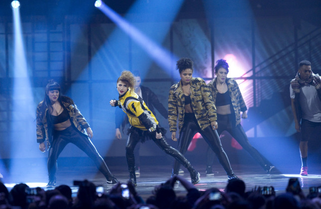 2015 JUNO Awards Kiesza performs "Sounds of a woman" and "Hideaway".