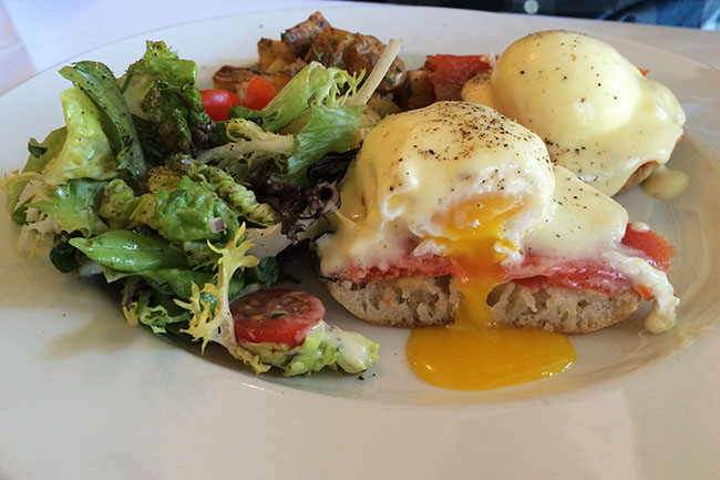 salmon_eggs_benedict_brunch_bistro_pastis