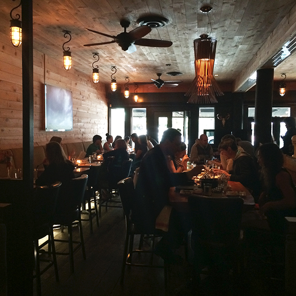 Interior-The-Oakwood-Canadian-Bistro