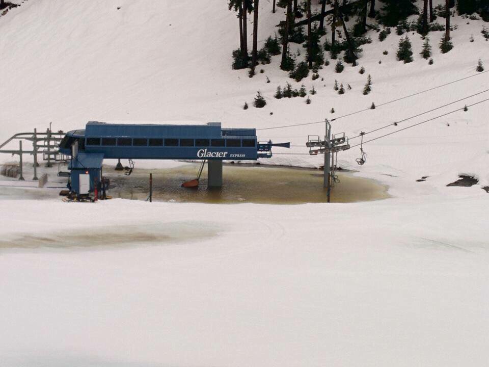 Conditions at a Blackcomb chairlift in February 2015 / Image: Imgur